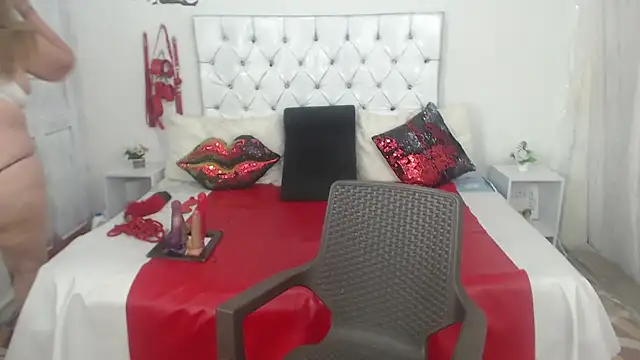 Snapshot of Sweetbigcatt chatting on 4, 3, 2026 Sweetbigcatt online show from 4, 3, 2026