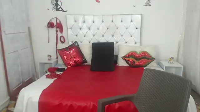 Snapshot of Sweetbigcatt chatting on 12, 4, 2026 Sweetbigcatt online show from 12, 4, 2026