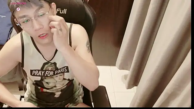 Snapshot of Canto-Dvng chatting on 4, 10, 2025 Canto-Dvng online show from 4, 10, 2025