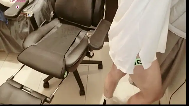 Snapshot of Canto-Dvng chatting on 13, 11, 2025 Canto-Dvng online show from 13, 11, 2025