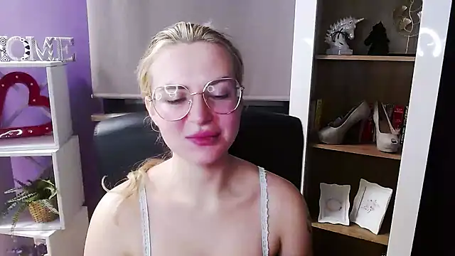 Zoey Erotic online show from 9, 2, 2026