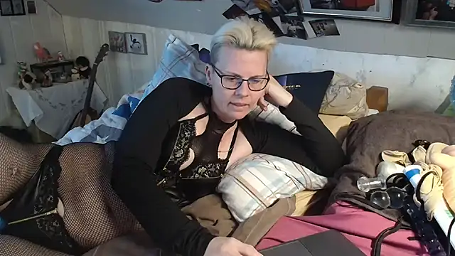 MaryG online show from 28, 2, 2025