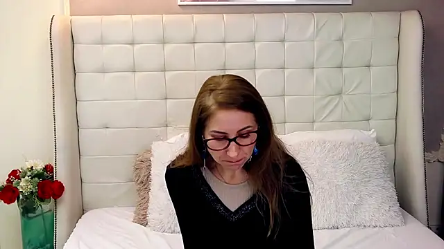Snapshot of FoxyRamona chatting on 8, 3, 2025 FoxyRamona online show from 8, 3, 2025