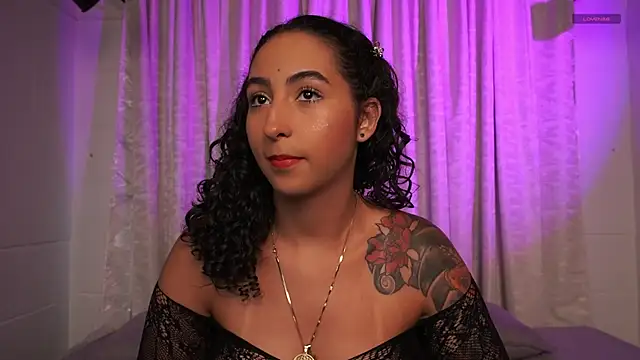 Snapshot of agatha_collins_ chatting on 19, 9, 2025 agatha collins online show from 19, 9, 2025