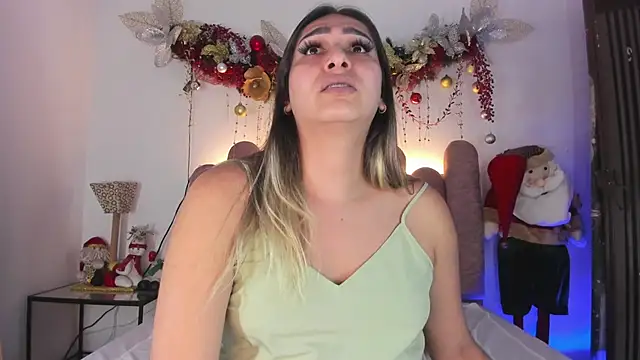 ISABELLASSMITH online show from 2, 1, 2025