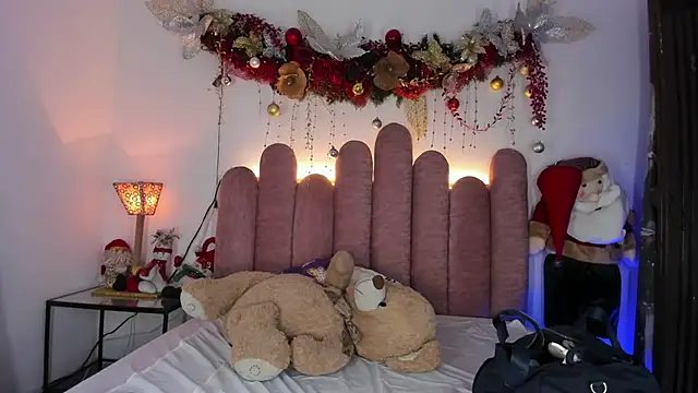 ISABELLASSMITH online show from 4, 1, 2025