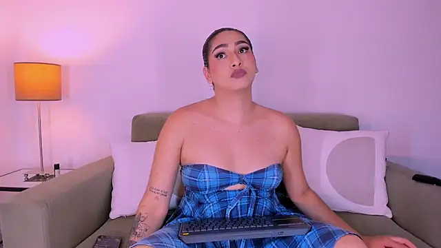 ISABELLASSMITH online show from 19, 3, 2025