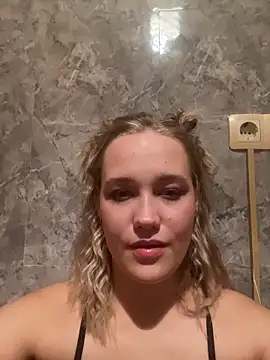 Snapshot of miya_miya21 chatting on 28, 10, 2025 miya miya21 online show from 28, 10, 2025