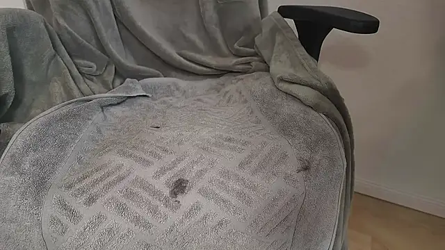 Snapshot of control-me chatting on 8, 9, 2025 control-me online show from 8, 9, 2025