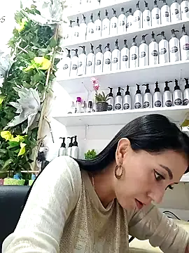 Snapshot of LunaZambrano chatting on 24, 1, 2025 LunaZambrano online show from 24, 1, 2025