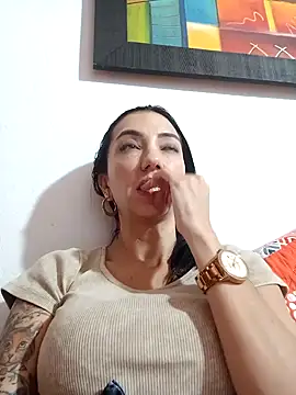 Snapshot of LunaZambrano chatting on 28, 1, 2025 LunaZambrano online show from 28, 1, 2025