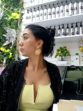 Snapshot of LunaZambrano chatting on 7, 2, 2025 LunaZambrano online show from 7, 2, 2025