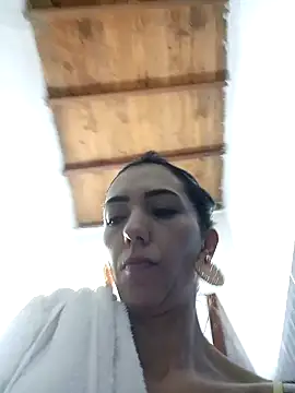 Snapshot of LunaZambrano chatting on 8, 2, 2025 LunaZambrano online show from 8, 2, 2025