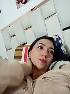 Snapshot of LunaZambrano chatting on 12, 2, 2025 LunaZambrano online show from 12, 2, 2025