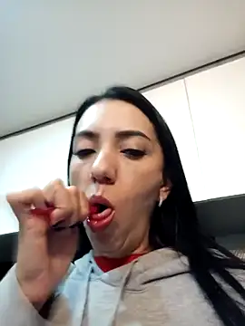 Snapshot of LunaZambrano chatting on 25, 2, 2025 LunaZambrano online show from 25, 2, 2025