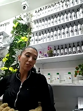 Snapshot of LunaZambrano chatting on 25, 2, 2025 LunaZambrano online show from 25, 2, 2025