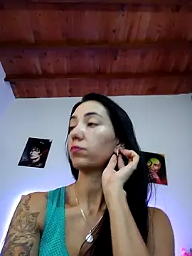 Snapshot of LunaZambrano chatting on 28, 2, 2025 LunaZambrano online show from 28, 2, 2025