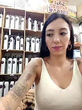 Snapshot of LunaZambrano chatting on 7, 3, 2025 LunaZambrano online show from 7, 3, 2025