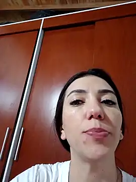 Snapshot of LunaZambrano chatting on 10, 10, 2025 LunaZambrano online show from 10, 10, 2025