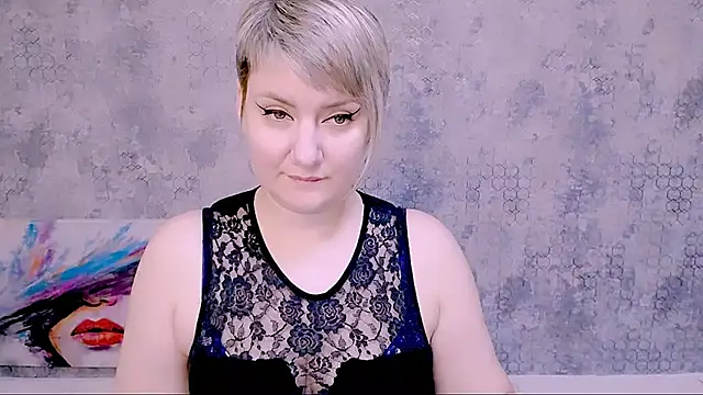 Snapshot of Djullia chatting on 1, 2, 2025 Djullia online show from 1, 2, 2025