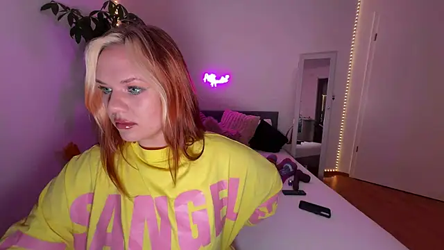 AnjaAmelia online show from 8, 9, 2025