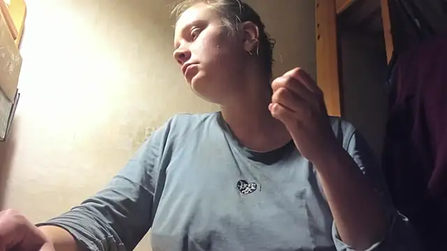 Snapshot of FrumCake chatting on 7, 3, 2025 FrumCake online show from 7, 3, 2025