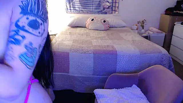 latinpetit online show from 19, 11, 2025