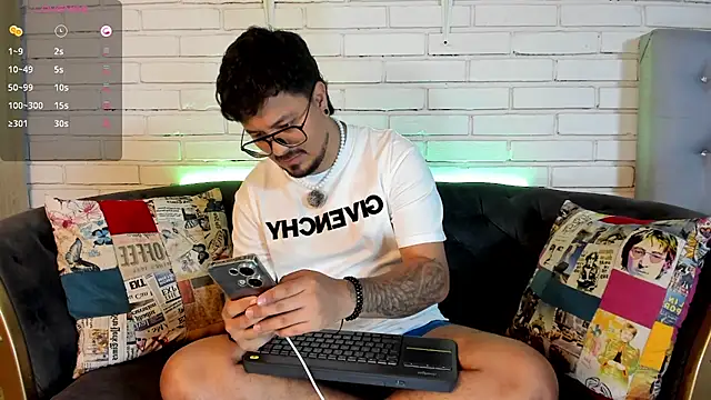 Snapshot of DaviidEvans_ chatting on 28, 11, 2025 DaviidEvans online show from 28, 11, 2025