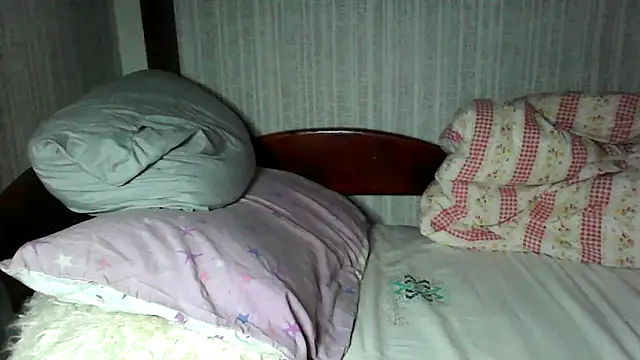 Snapshot of Alma_Evelynne chatting on 2, 12, 2025 Alma Evelynne online show from 2, 12, 2025