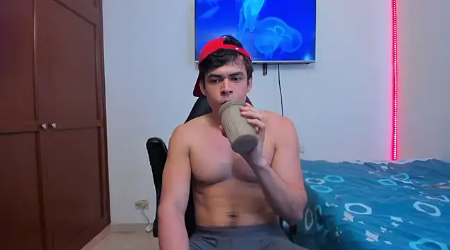 Snapshot of Lucian_Gomez_ chatting on 4, 3, 2025 Lucian Gomez  online show from 4, 3, 2025