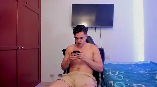 Snapshot of Lucian_Gomez_ chatting on 5, 3, 2025 Lucian Gomez  online show from 5, 3, 2025