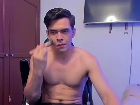 Snapshot of Lucian_Gomez_ chatting on 6, 10, 2025 Lucian Gomez  online show from 6, 10, 2025