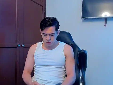 Snapshot of Lucian_Gomez_ chatting on 7, 10, 2025 Lucian Gomez  online show from 7, 10, 2025