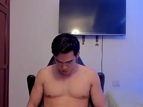 Snapshot of Lucian_Gomez_ chatting on 20, 10, 2025 Lucian Gomez  online show from 20, 10, 2025