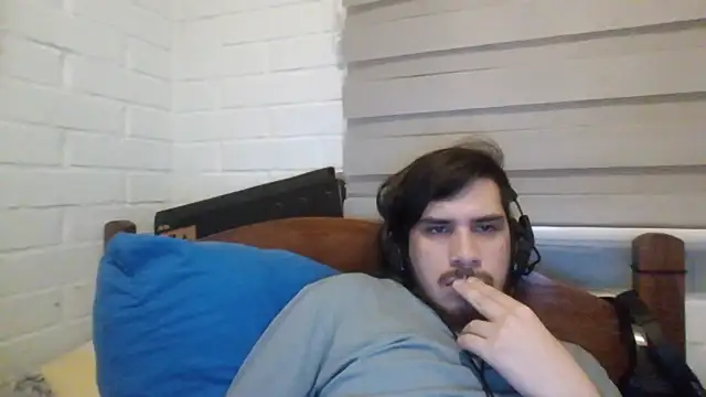 Snapshot of hung_weeb chatting on 15, 1, 2025 hung weeb online show from 15, 1, 2025