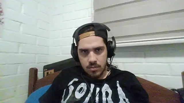 Snapshot of hung_weeb chatting on 17, 1, 2025 hung weeb online show from 17, 1, 2025