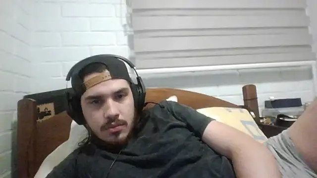 Snapshot of hung_weeb chatting on 2, 2, 2025 hung weeb online show from 2, 2, 2025