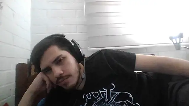 Snapshot of hung_weeb chatting on 5, 3, 2025 hung weeb online show from 5, 3, 2025