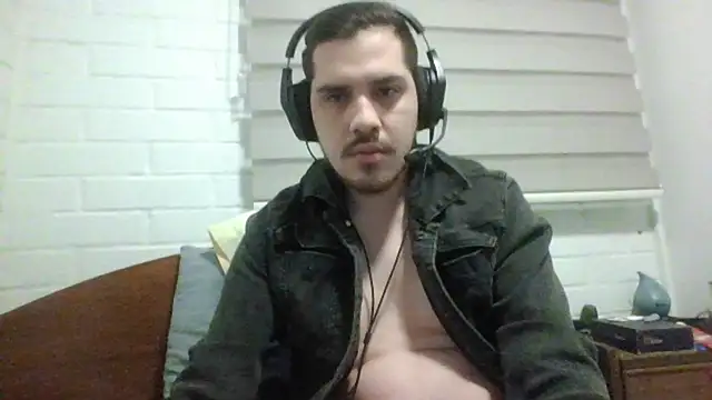 Snapshot of hung_weeb chatting on 19, 11, 2025 hung weeb online show from 19, 11, 2025