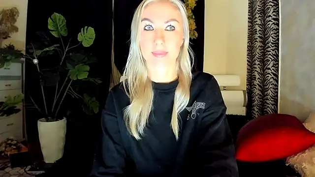 Snapshot of _SABOTAGE_ chatting on 10, 11, 2025 SABOTAGE online show from 10, 11, 2025