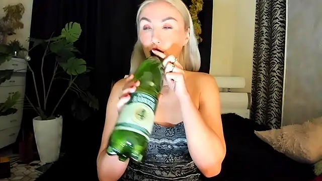 Snapshot of _SABOTAGE_ chatting on 28, 11, 2025 SABOTAGE online show from 28, 11, 2025