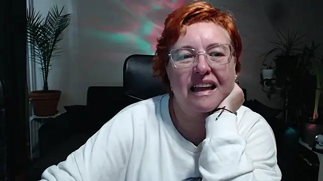 Snapshot of JoannaAndNeighbour chatting on 17, 10, 2025 JoannaAndNeighbour online show from 17, 10, 2025