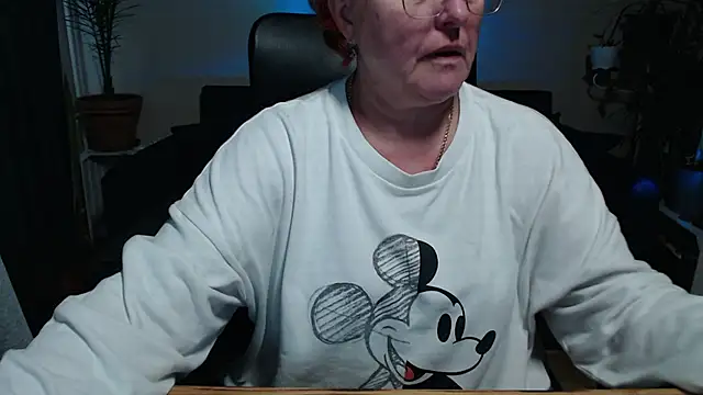 Snapshot of JoannaAndNeighbour chatting on 18, 10, 2025 JoannaAndNeighbour online show from 18, 10, 2025