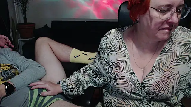 Snapshot of JoannaAndNeighbour chatting on 23, 10, 2025 JoannaAndNeighbour online show from 23, 10, 2025