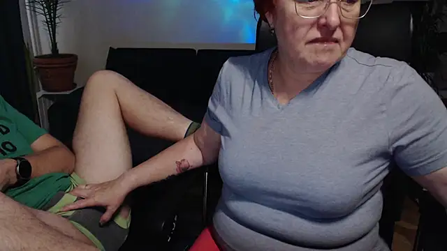 Snapshot of JoannaAndNeighbour chatting on 31, 10, 2025 JoannaAndNeighbour online show from 31, 10, 2025