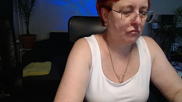 Snapshot of JoannaAndNeighbour chatting on 9, 11, 2025 JoannaAndNeighbour online show from 9, 11, 2025