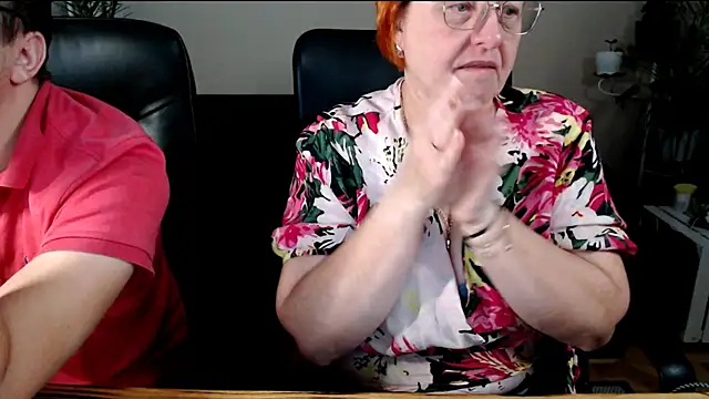 Snapshot of JoannaAndNeighbour chatting on 28, 11, 2025 JoannaAndNeighbour online show from 28, 11, 2025