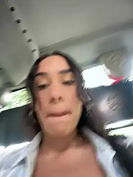 Snapshot of __IRIS__ chatting on 13, 12, 2024 IRIS online show from 13, 12, 2024