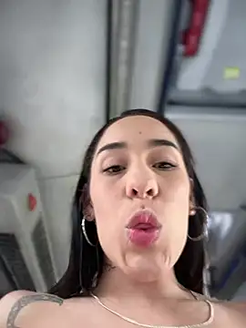 Snapshot of __IRIS__ chatting on 10, 2, 2025 IRIS online show from 10, 2, 2025