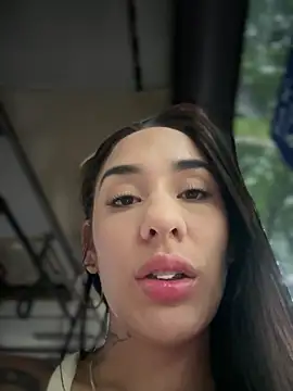 Snapshot of __IRIS__ chatting on 4, 3, 2025 IRIS online show from 4, 3, 2025